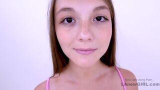 Миниатюрный подросток TIK TOKer трахает отчима на прослушивании школьницы порно